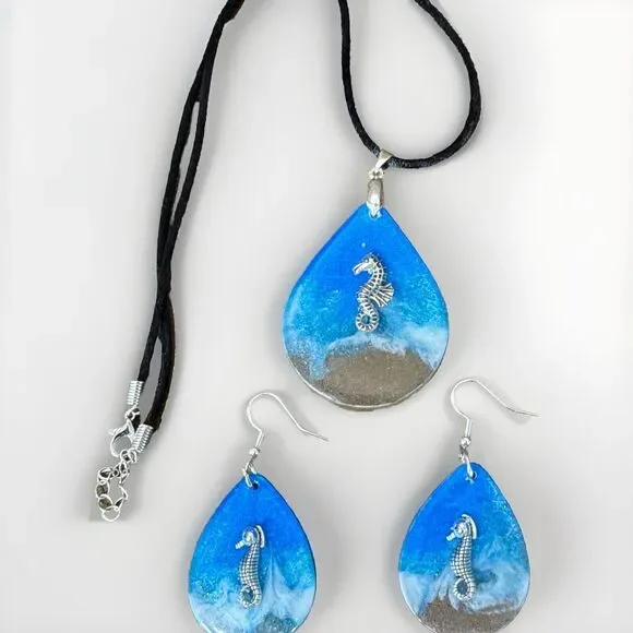 Handmade Ocean Theme With Seahorse Charm Epoxy Resin Earrings And Necklace Set - Picture 2 of 6
